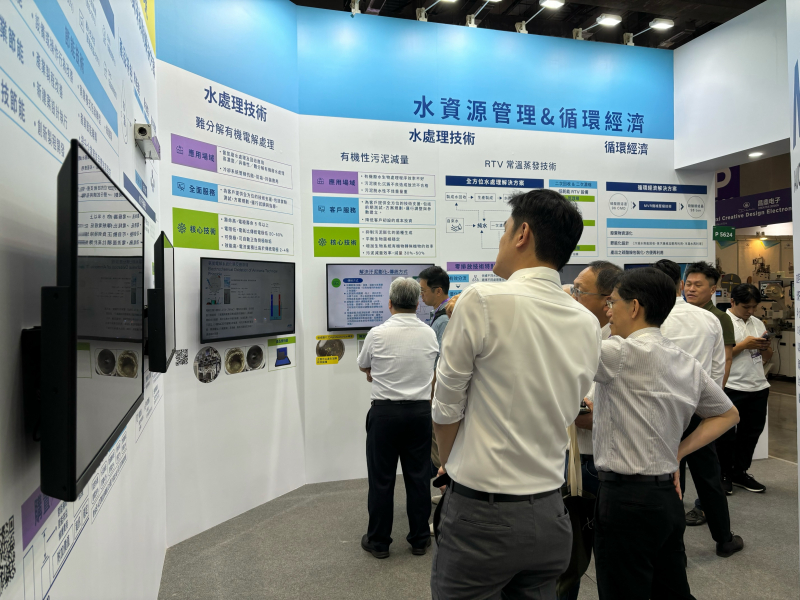 友達以深厚的智慧製造經驗發展永續戰略，積極延伸價值鏈，轉化成可供外界使用的綠色智慧服務，進軍SEMICON Taiwan 2024，提供半導體產業鏈打造AI世代的永續即戰力。